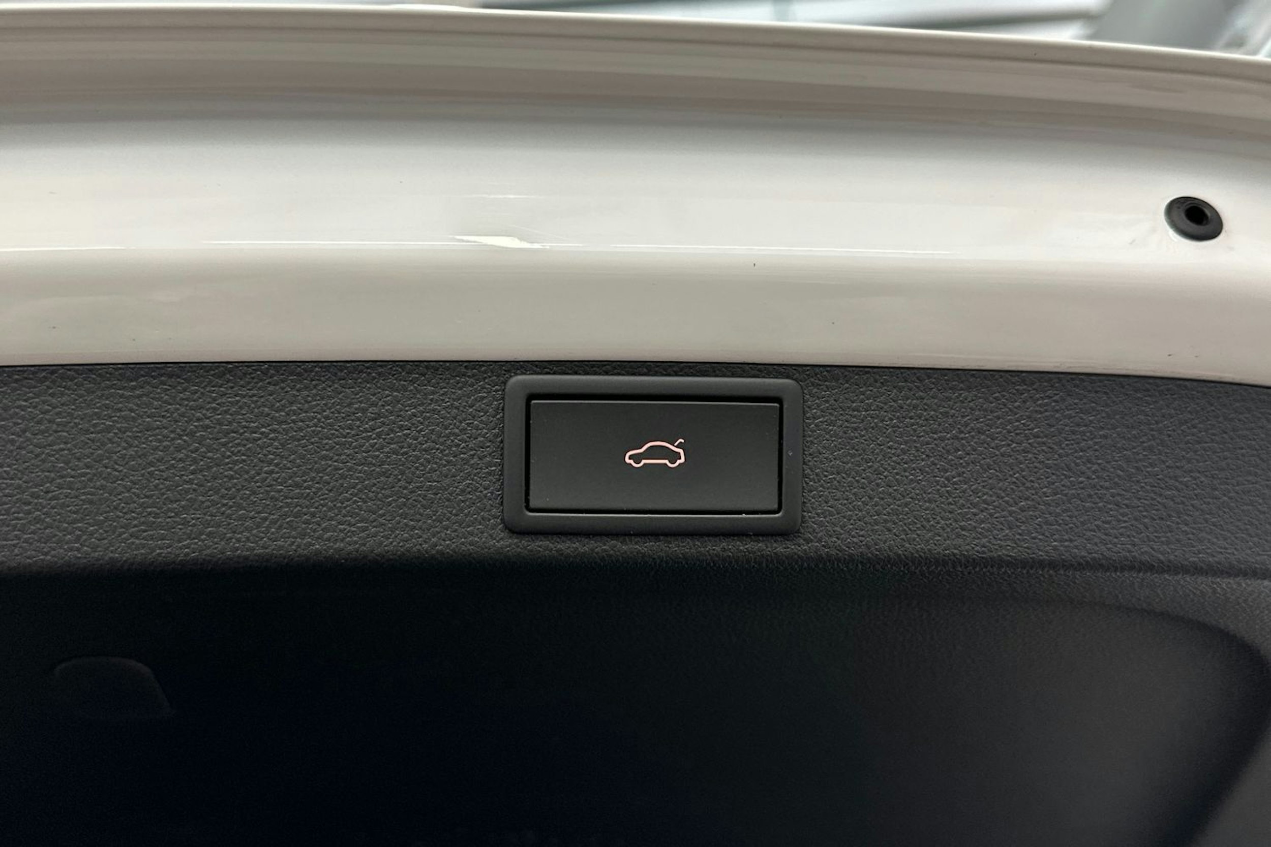 valkoinen Skoda Octavia 2022 kuva 16.