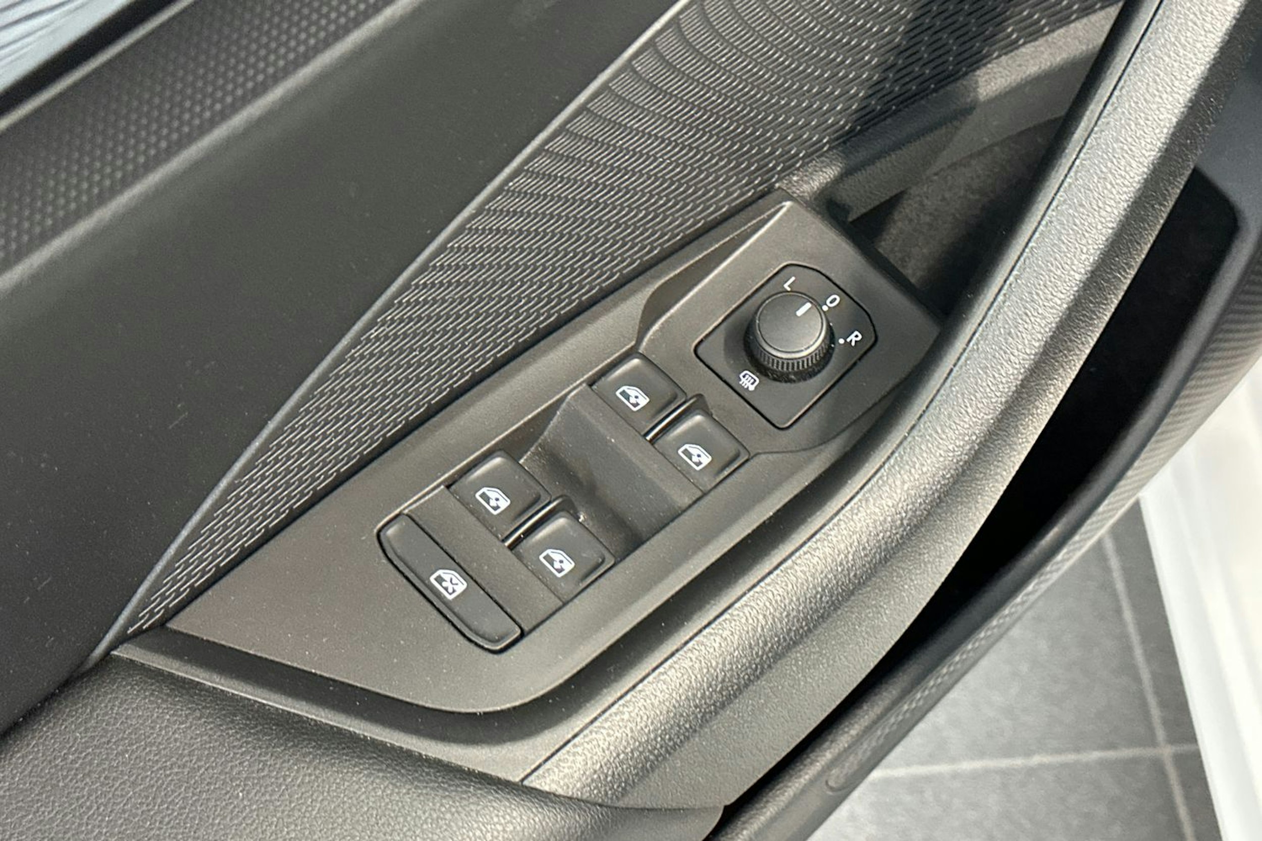 valkoinen Skoda Octavia 2022 kuva 17.
