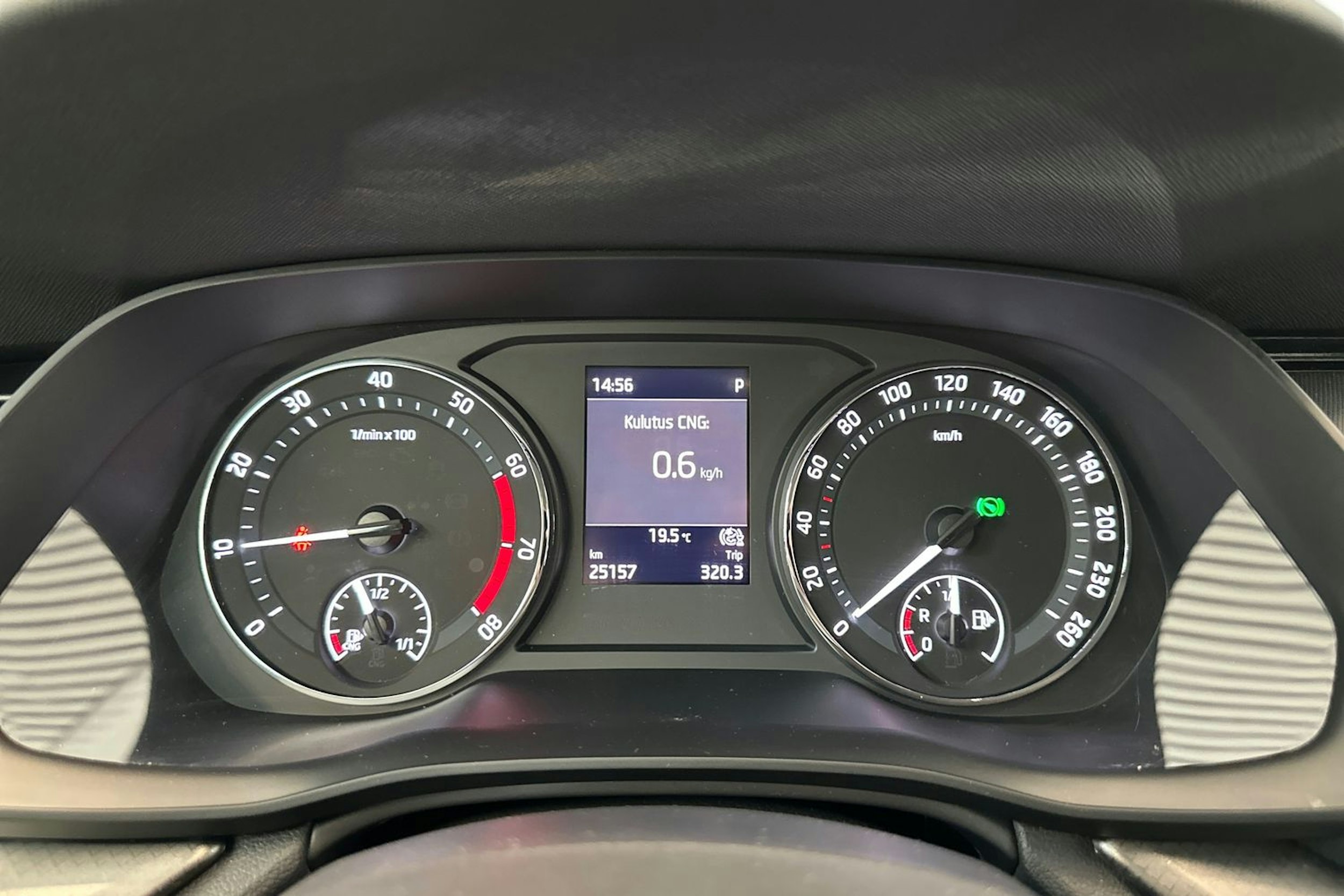 valkoinen Skoda Octavia 2022 kuva 21.