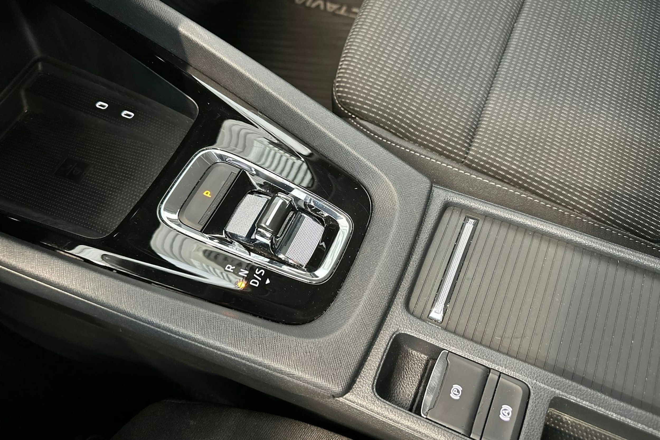 valkoinen Skoda Octavia 2022 kuva 22.