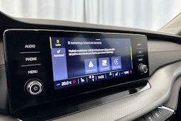valkoinen Skoda Octavia 2022 kuva 24.