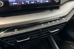 valkoinen Skoda Octavia 2022 kuva 26.
