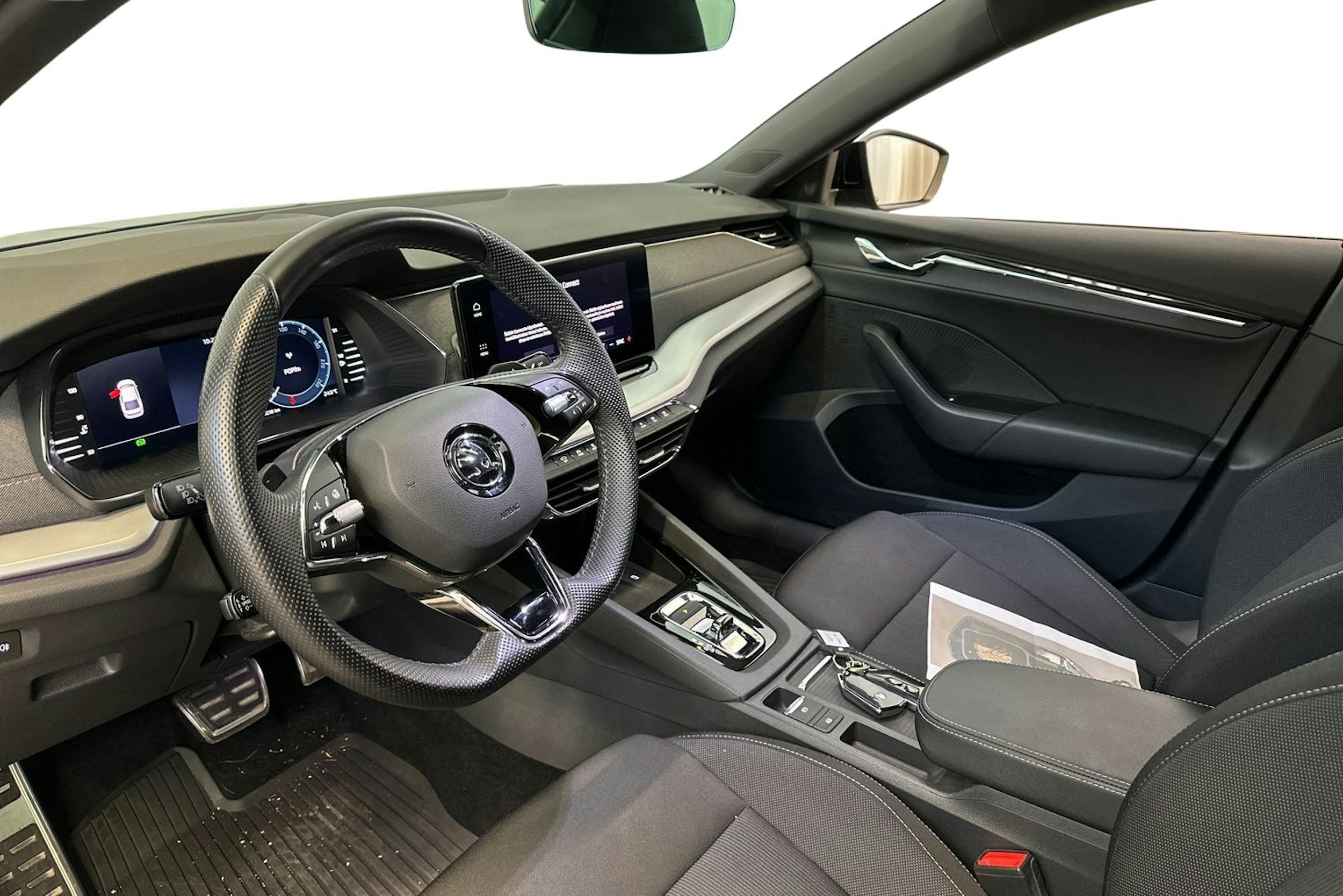 Harmaa Skoda OCTAVIA 2022 kuva 3.