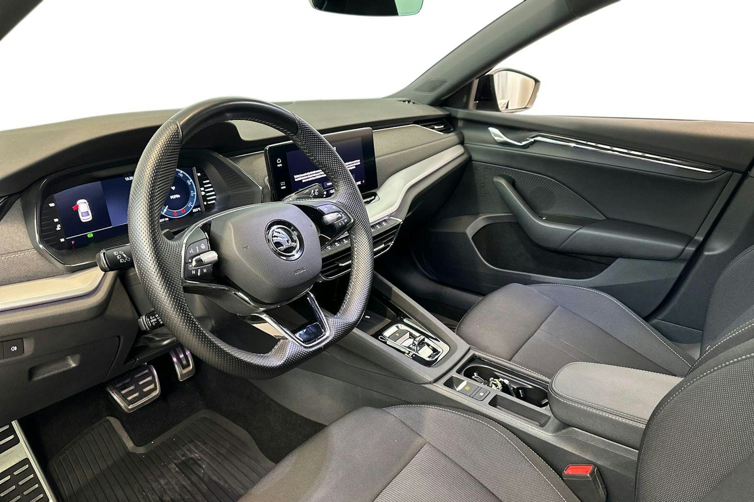 Harmaa Skoda OCTAVIA 2022 kuva 7.