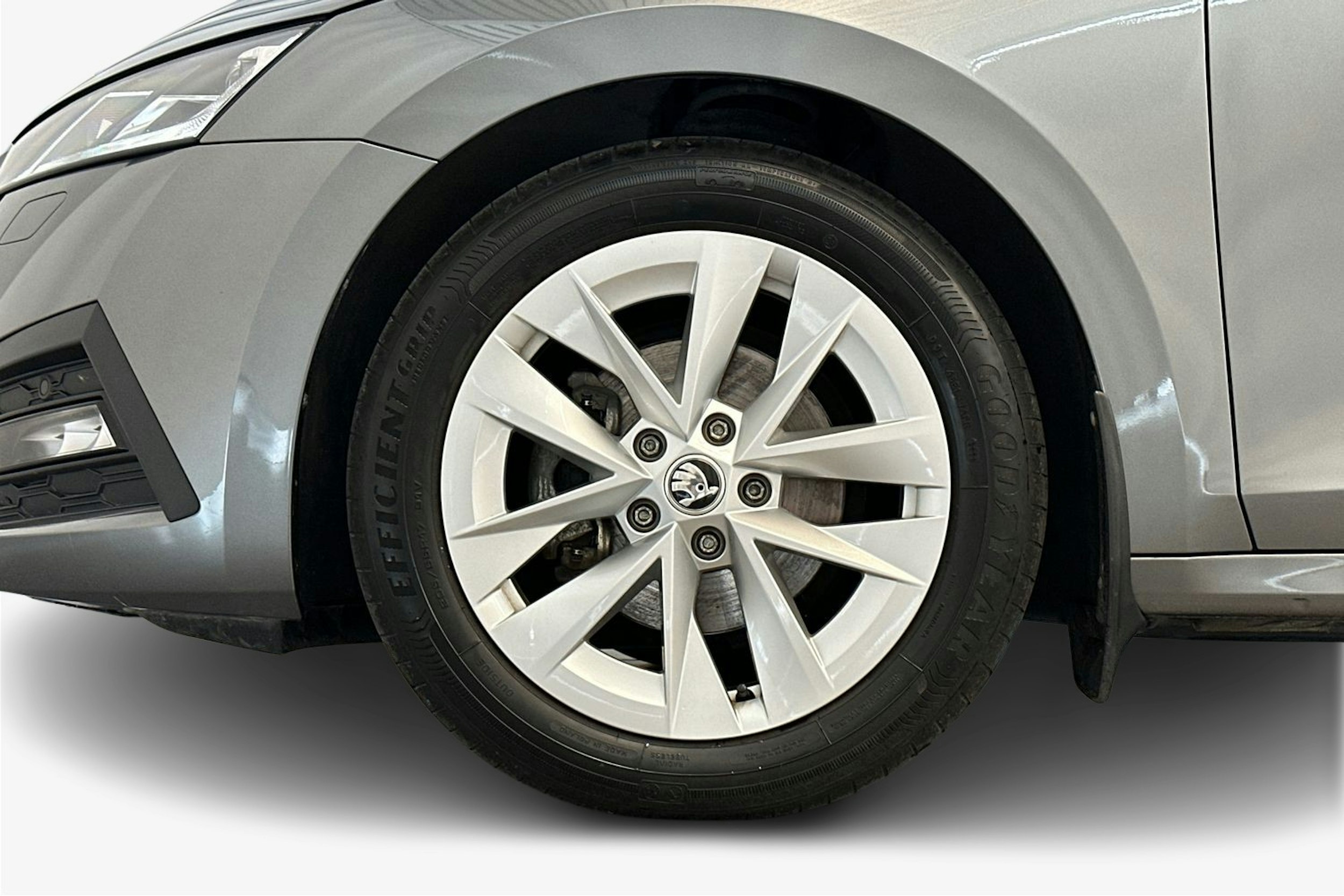 Harmaa Skoda OCTAVIA 2022 kuva 11.