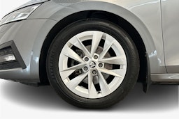 Harmaa Skoda OCTAVIA 2022 kuva 11.