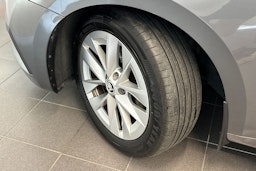 Harmaa Skoda OCTAVIA 2022 kuva 13.