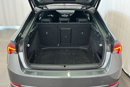 Harmaa Skoda OCTAVIA 2022 kuva 16.