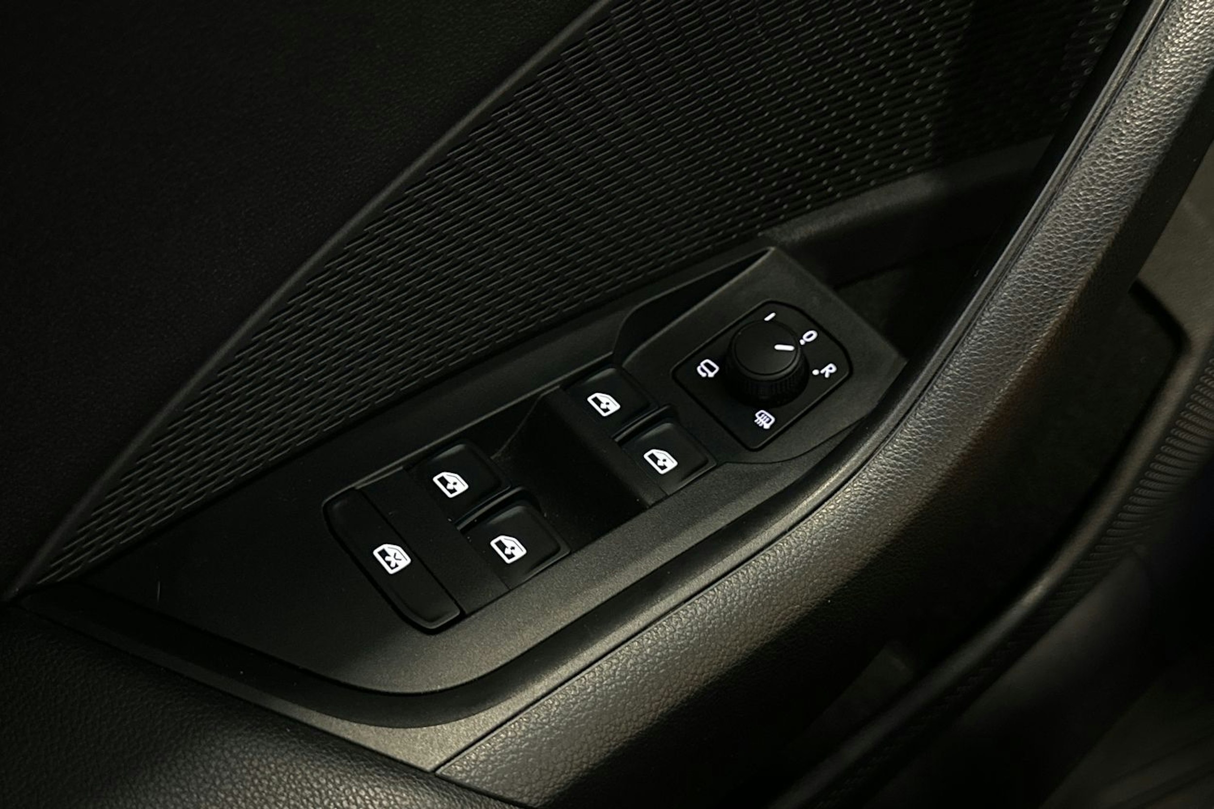 Harmaa Skoda OCTAVIA 2022 kuva 20.