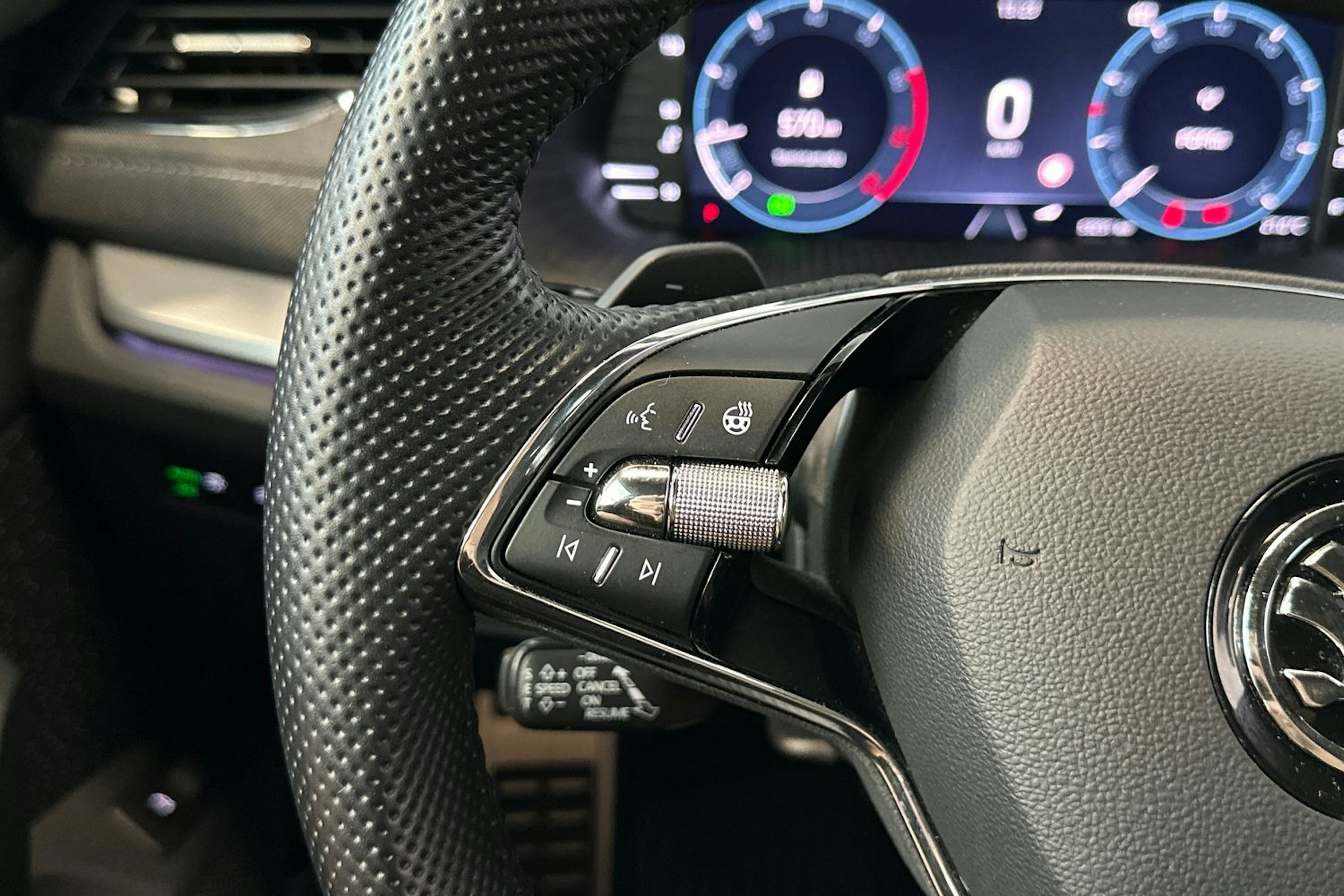 Harmaa Skoda OCTAVIA 2022 kuva 23.