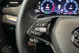Harmaa Skoda OCTAVIA 2022 kuva 23.