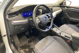 Valkoinen Skoda OCTAVIA 2022 kuva 7.