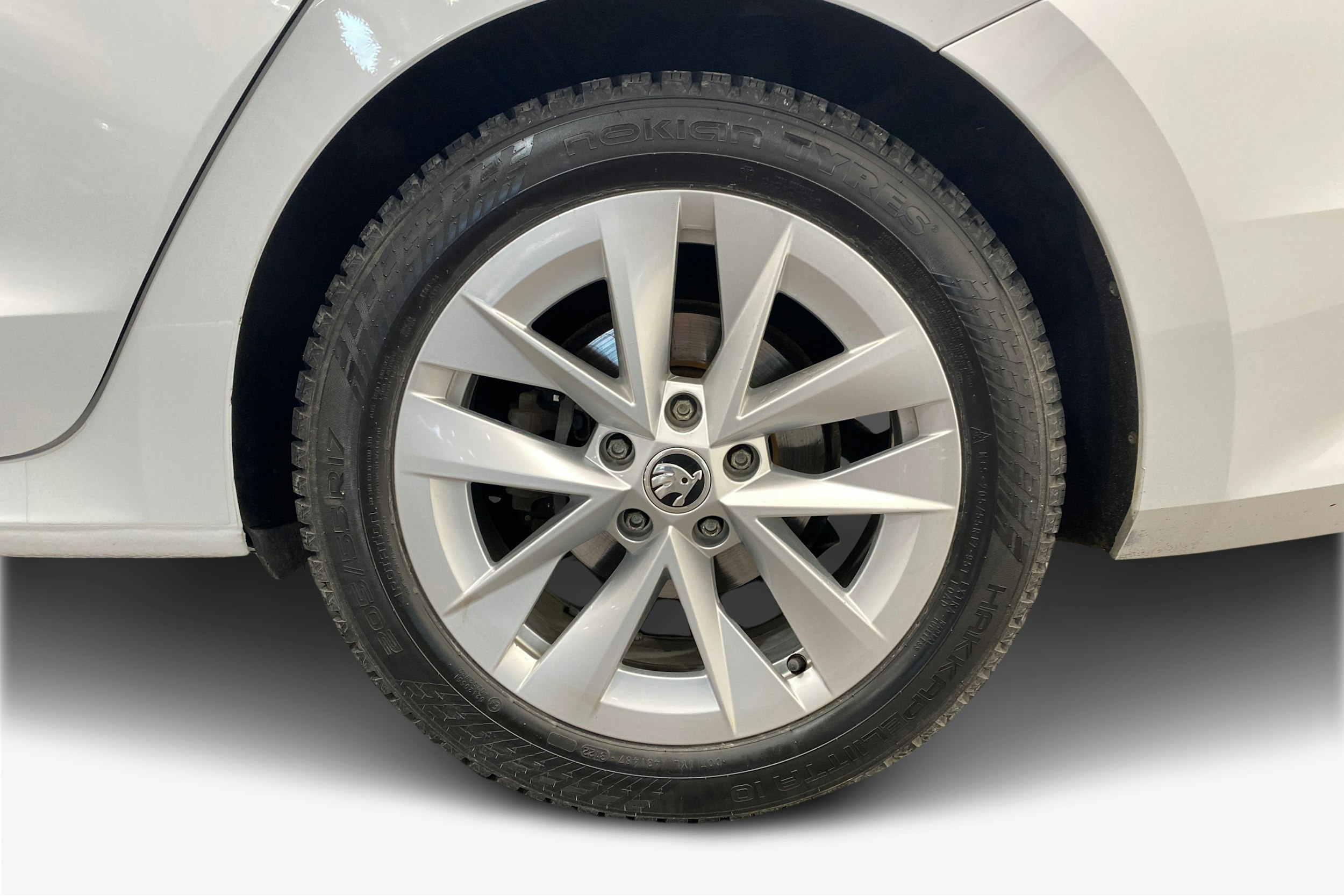 Valkoinen Skoda OCTAVIA 2022 kuva 11.