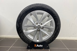 Valkoinen Skoda OCTAVIA 2022 kuva 13.