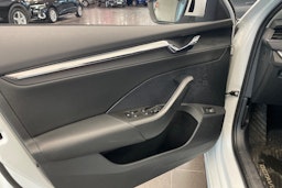 Valkoinen Skoda OCTAVIA 2022 kuva 17.