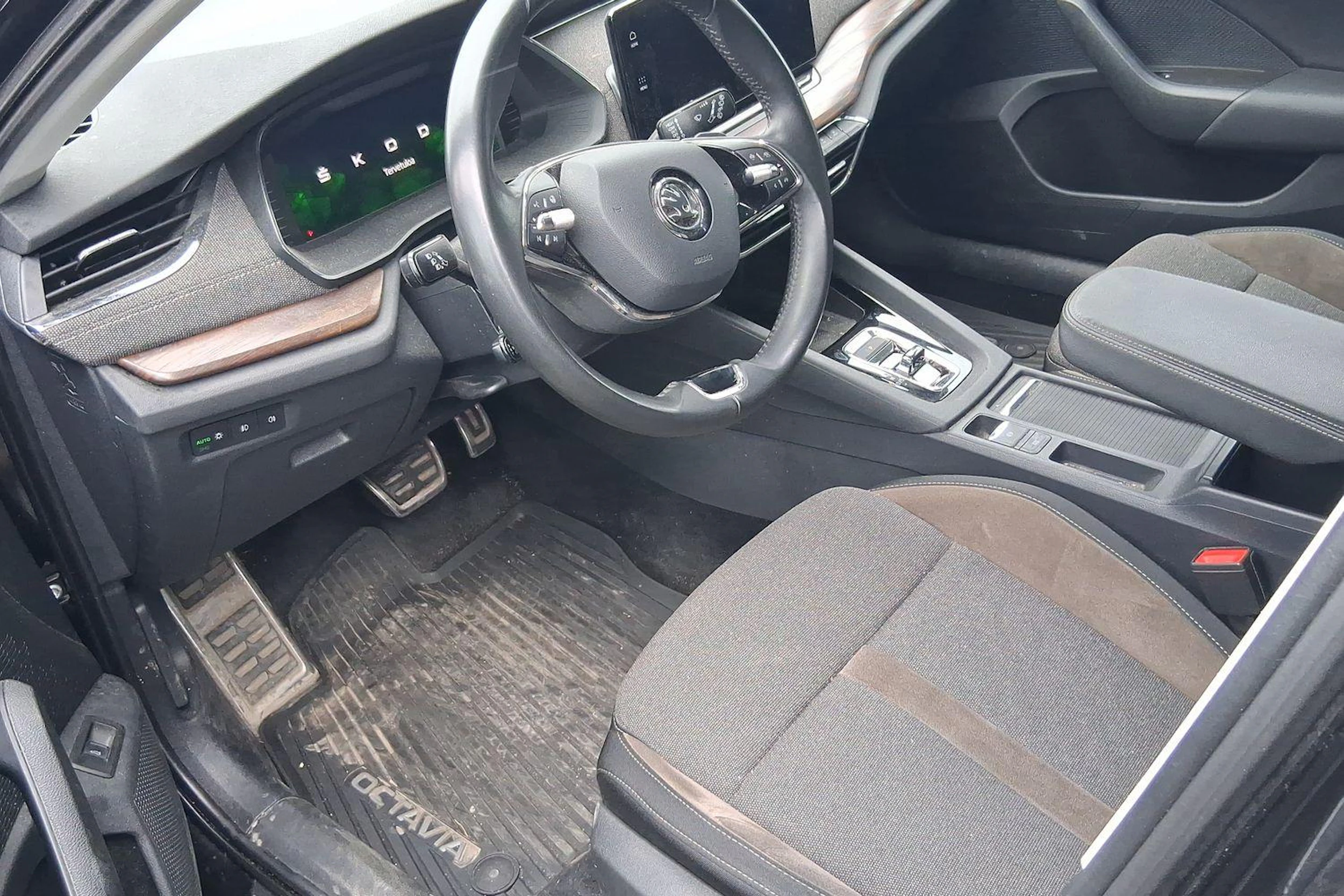 Musta Skoda OCTAVIA 2022 kuva 3.