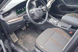 Musta Skoda OCTAVIA 2022 kuva 3.