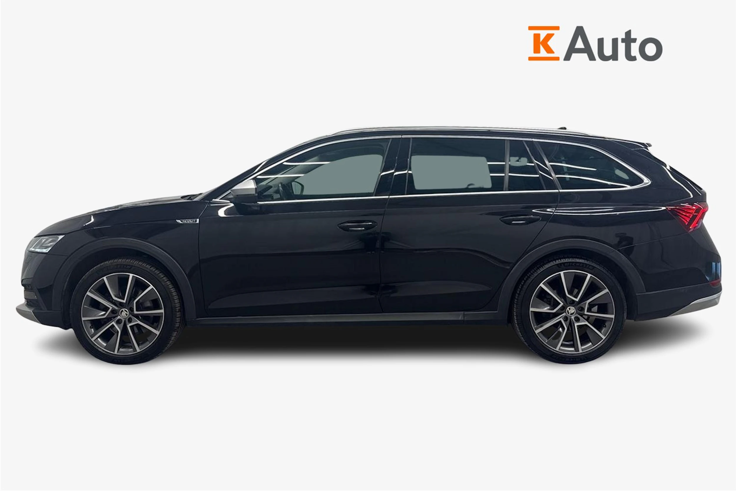 Musta Skoda OCTAVIA 2022 kuva 5.