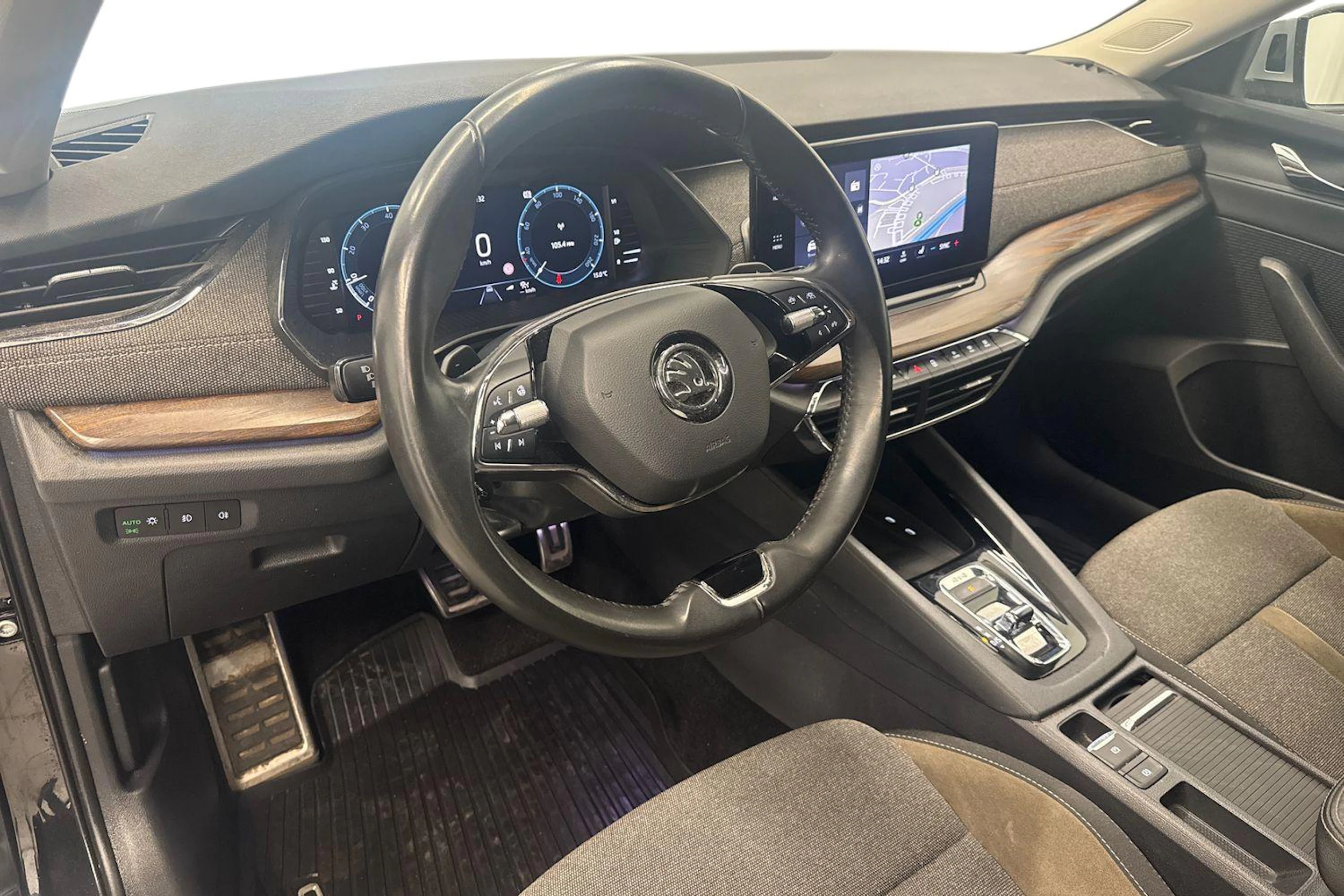 Musta Skoda OCTAVIA 2022 kuva 6.