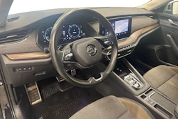 Musta Skoda OCTAVIA 2022 kuva 6.