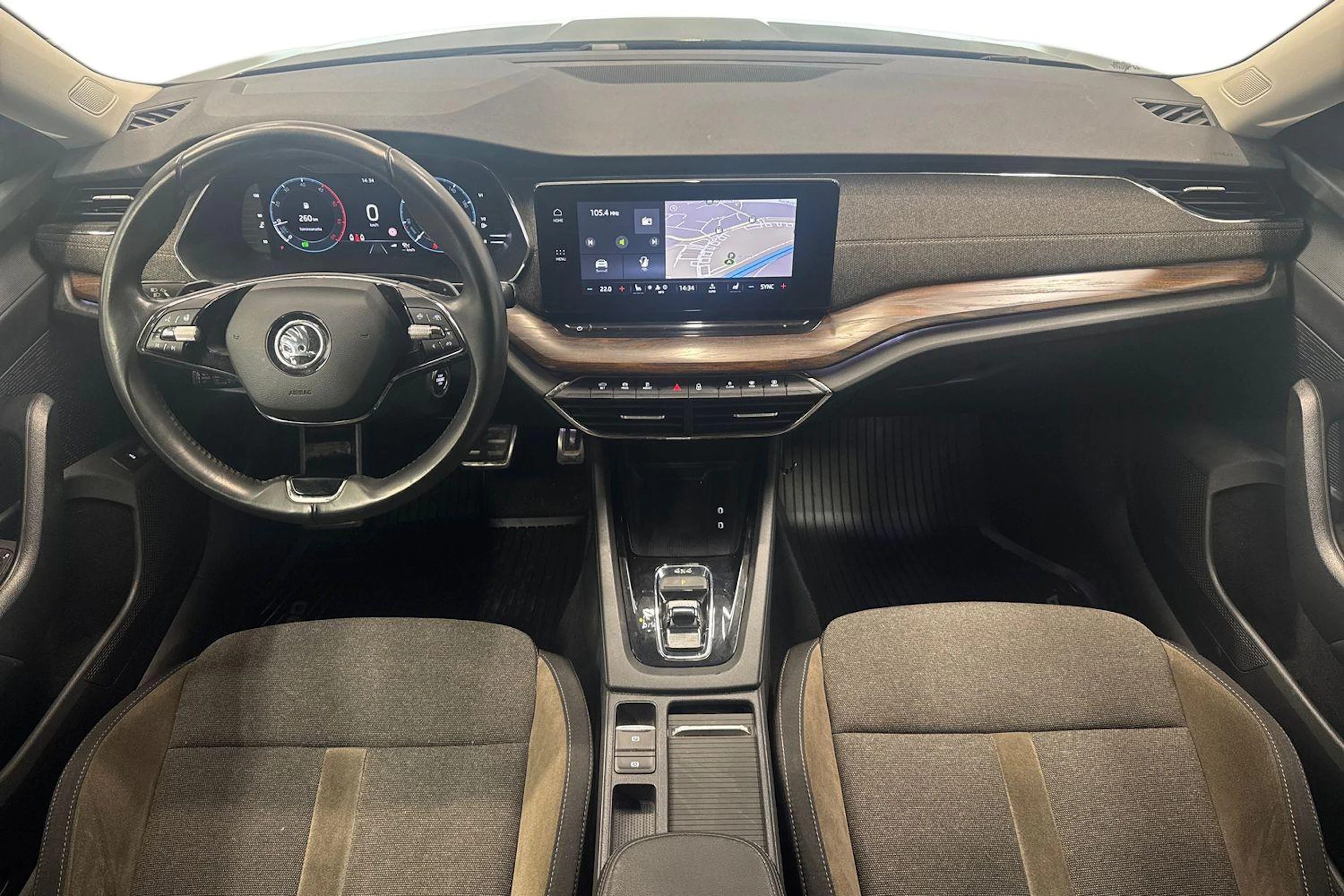 Musta Skoda OCTAVIA 2022 kuva 7.
