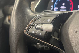 Musta Skoda OCTAVIA 2022 kuva 19.
