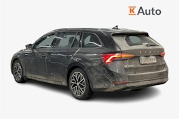 musta Skoda Octavia 2022 kuva 2.