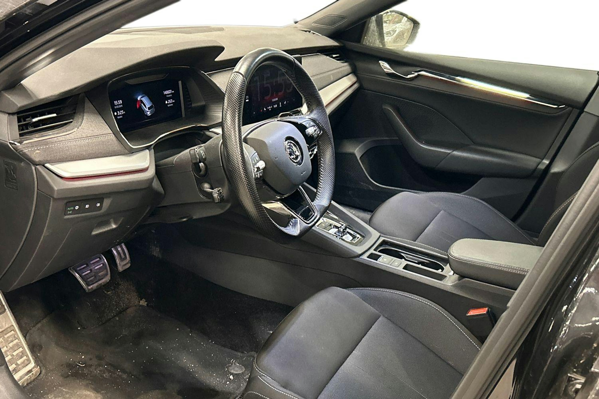 musta Skoda Octavia 2022 kuva 3.