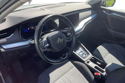 harmaa Skoda Octavia 2022 kuva 3.