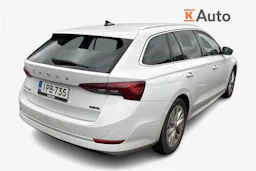 valkoinen Skoda Octavia 2022 kuva 2.