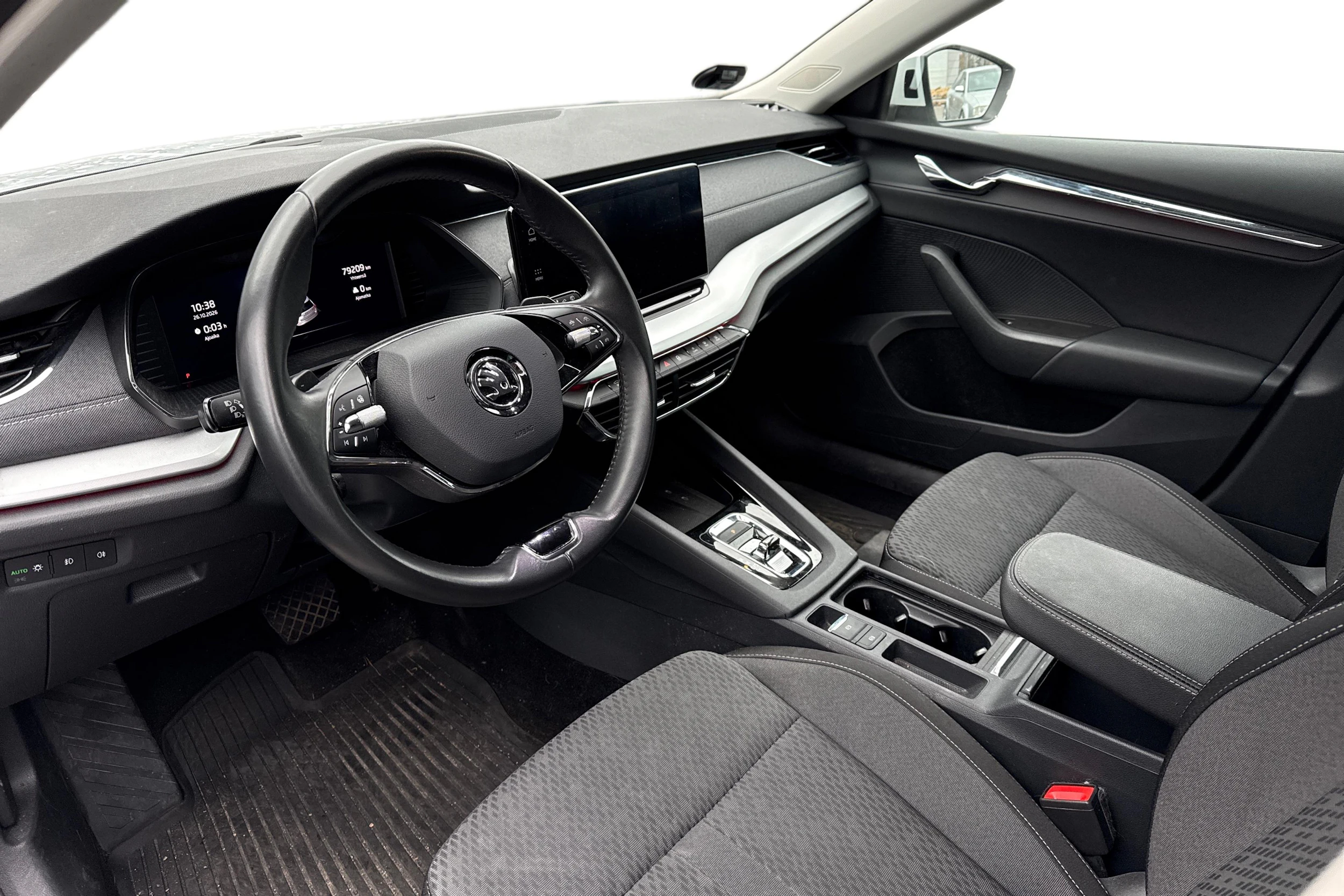 valkoinen Skoda Octavia 2022 kuva 3.