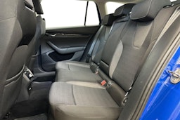 sininen Skoda Octavia 2022 kuva 8.