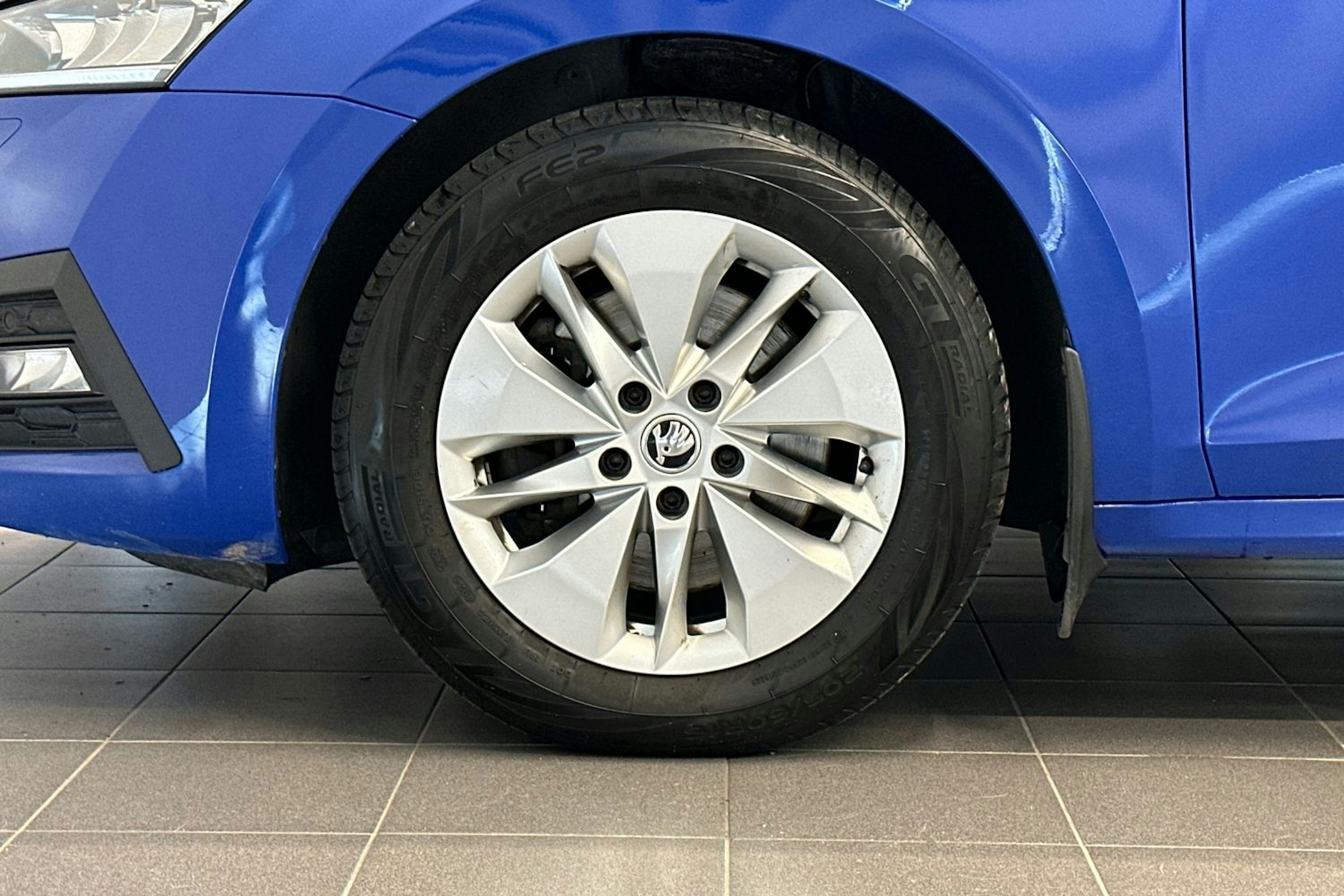 sininen Skoda Octavia 2022 kuva 9.