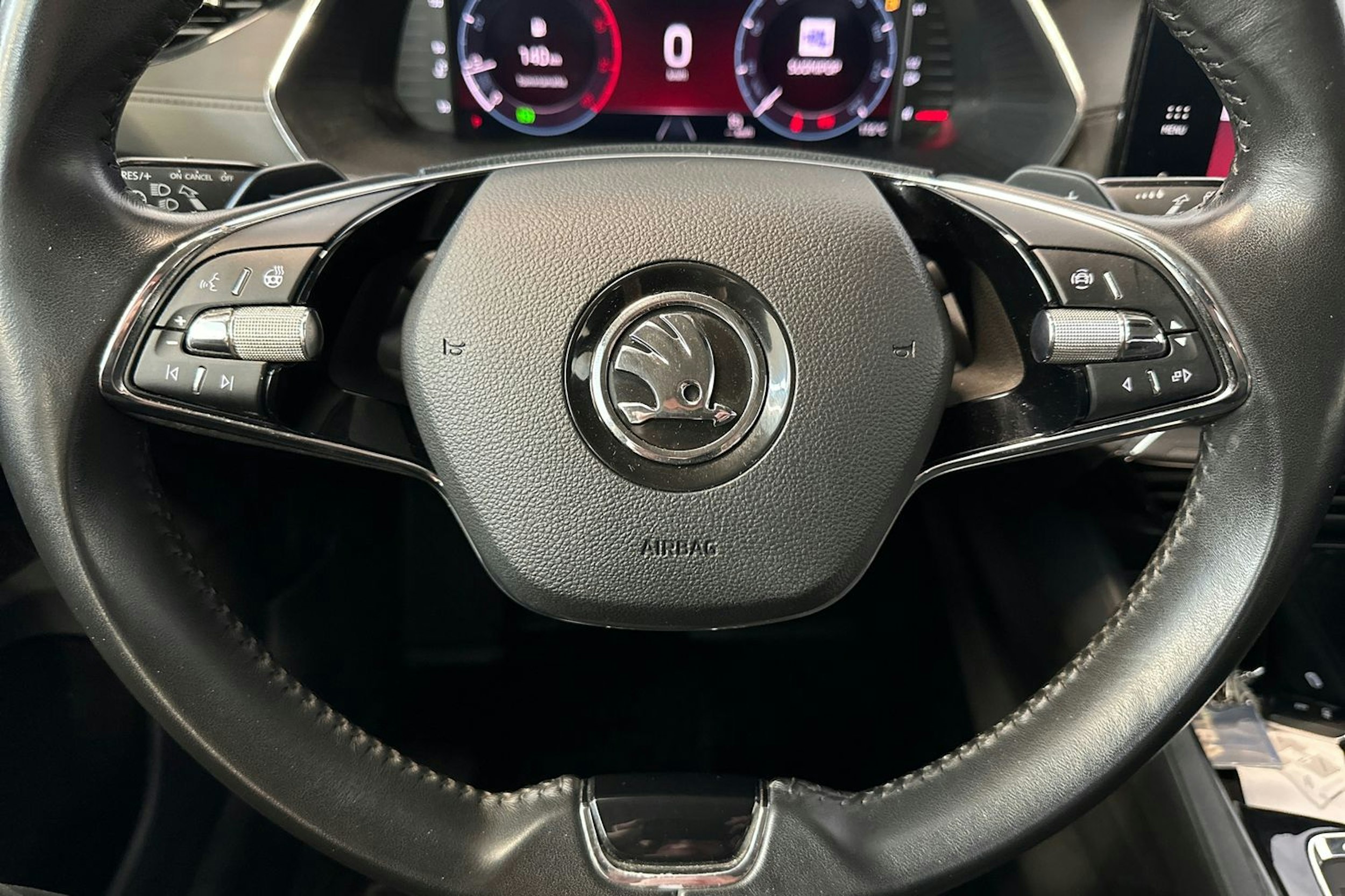 sininen Skoda Octavia 2022 kuva 14.