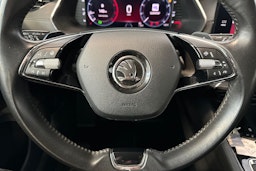 sininen Skoda Octavia 2022 kuva 14.