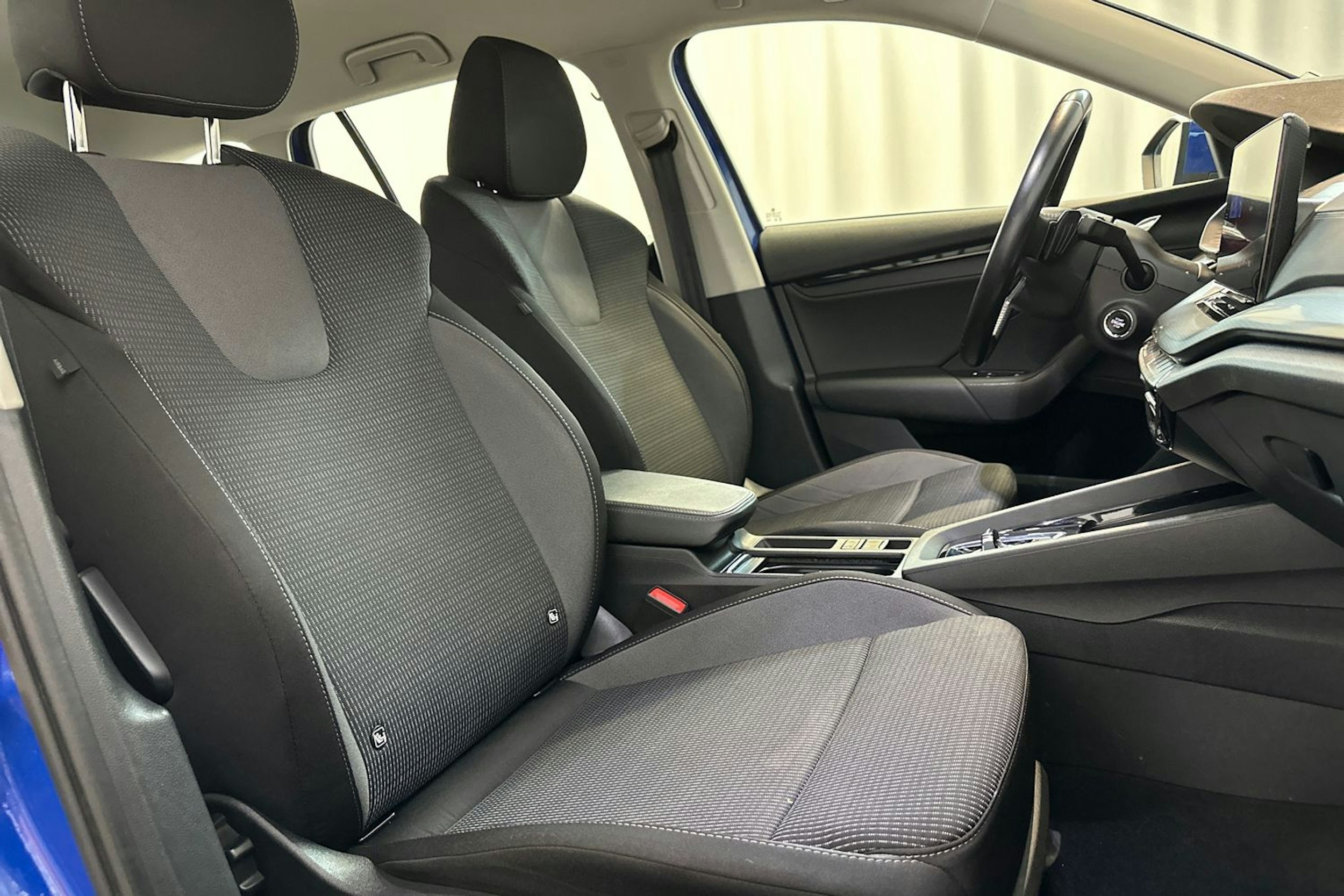 sininen Skoda Octavia 2022 kuva 24.
