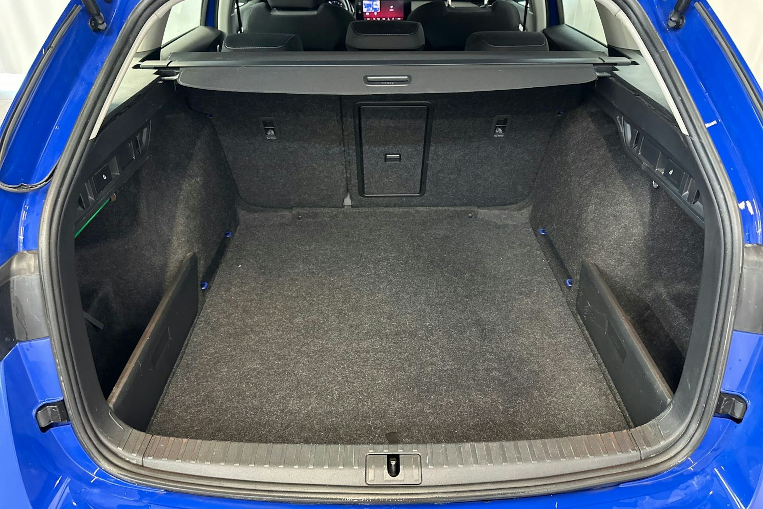 sininen Skoda Octavia 2022 kuva 26.