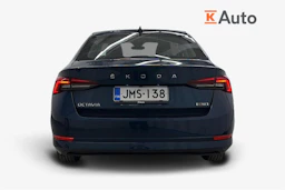 sininen Skoda Octavia 2022 kuva 4.