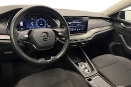 sininen Skoda Octavia 2022 kuva 8.