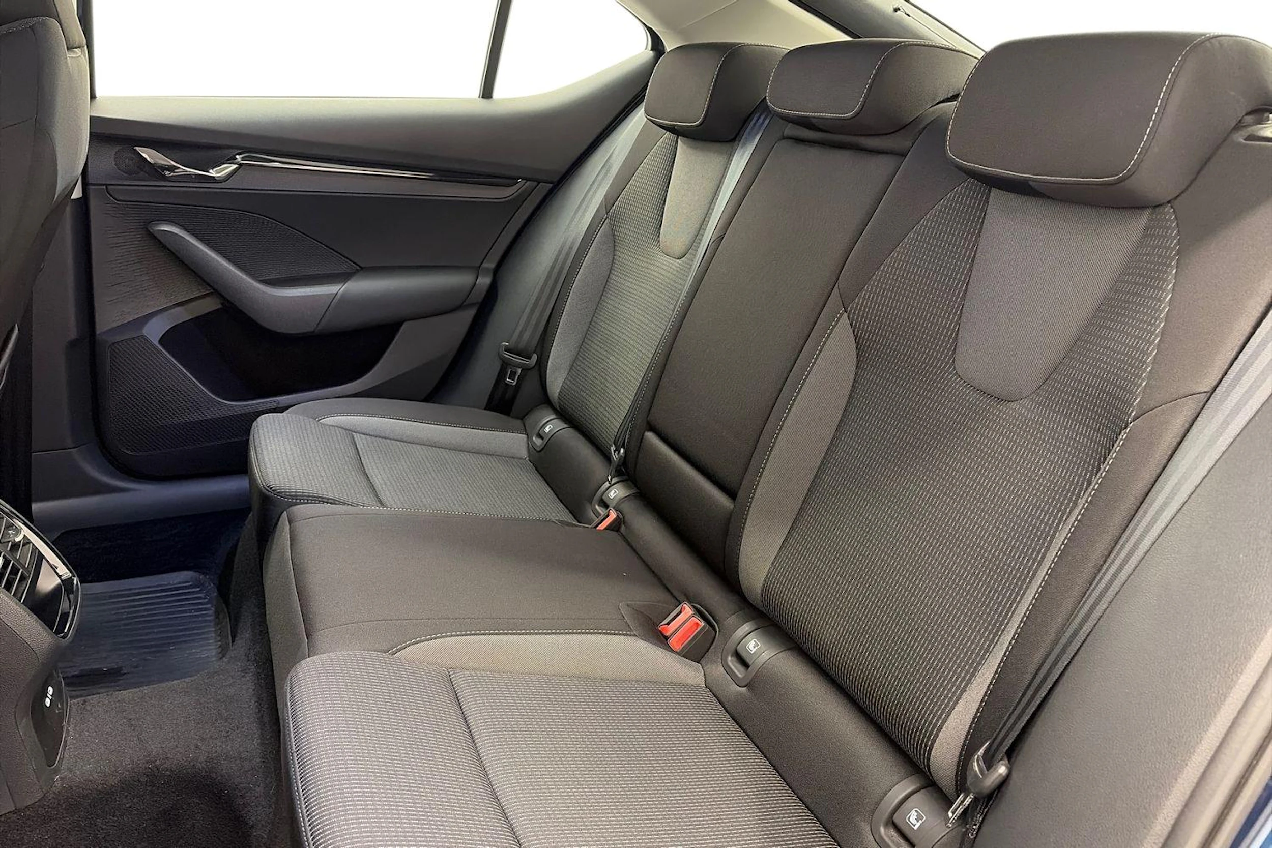 sininen Skoda Octavia 2022 kuva 11.