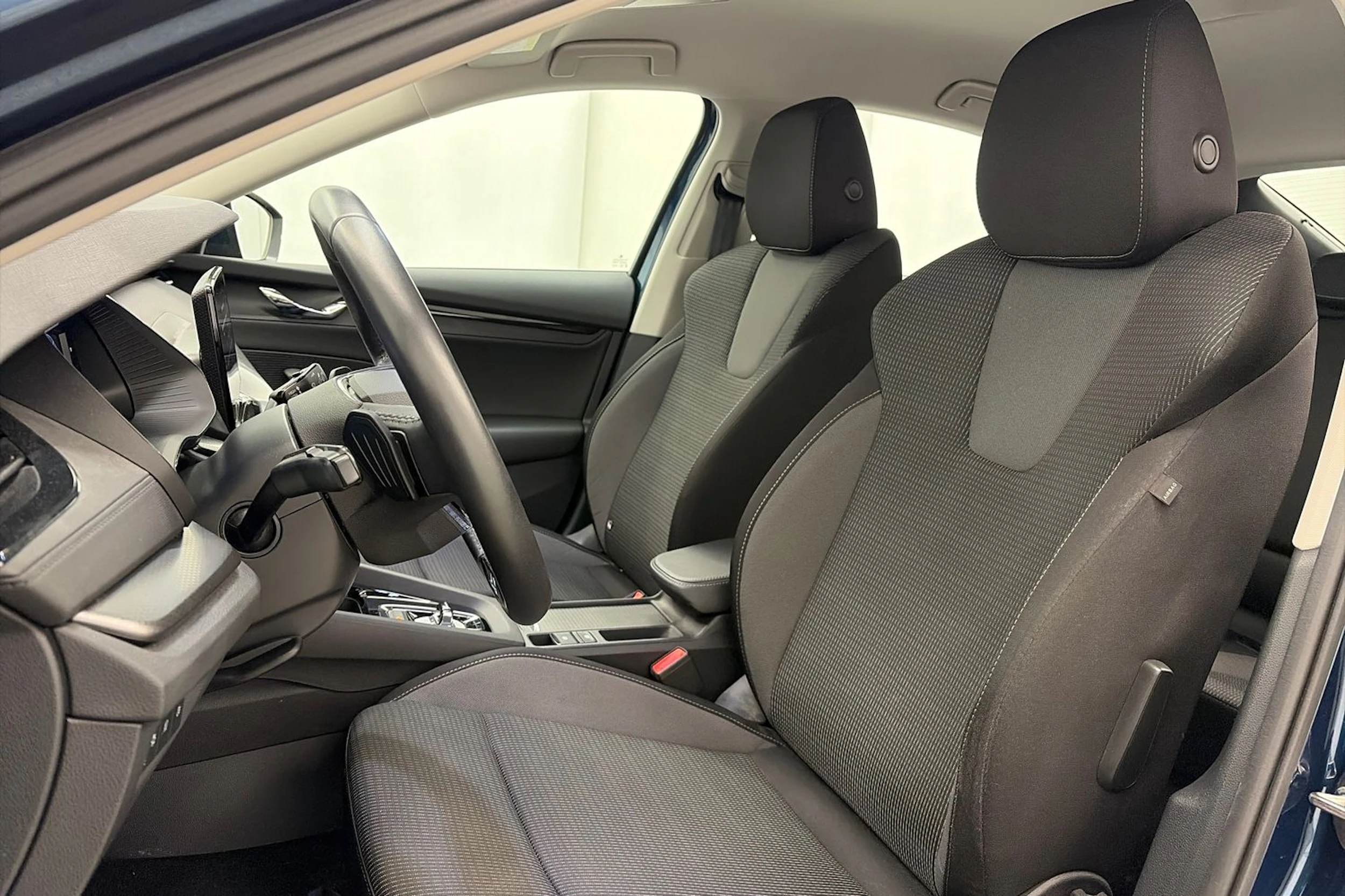 sininen Skoda Octavia 2022 kuva 16.