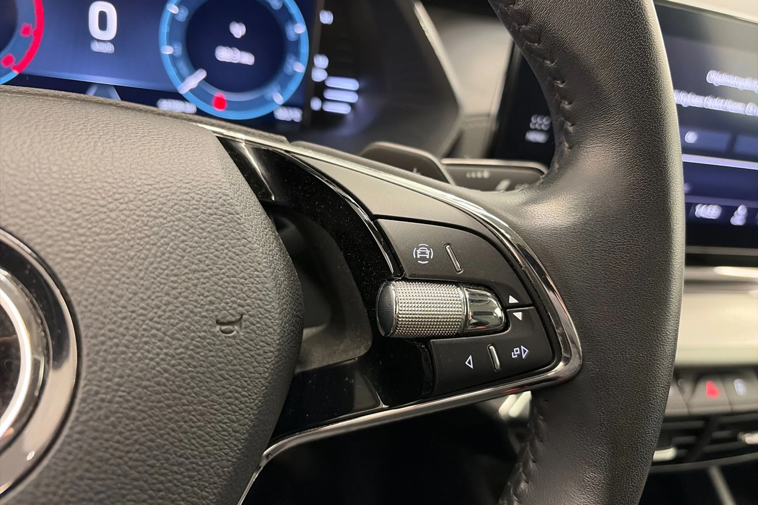 sininen Skoda Octavia 2022 kuva 19.