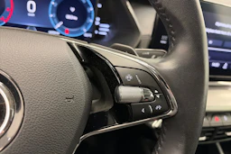 sininen Skoda Octavia 2022 kuva 19.