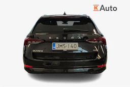 musta Skoda Octavia 2022 kuva 3.