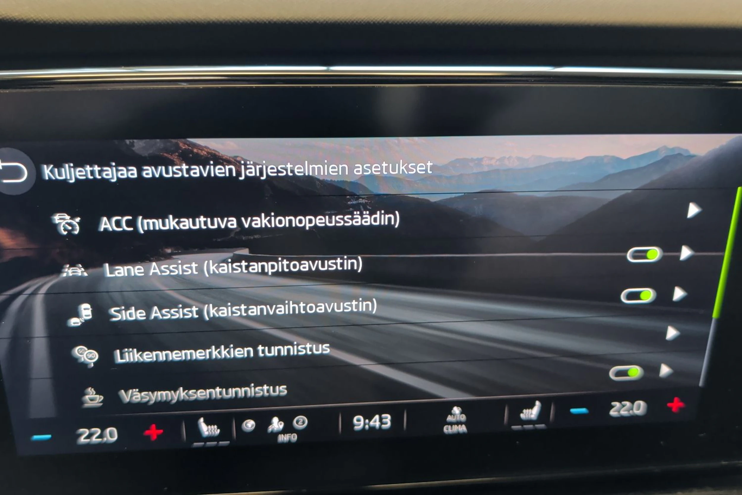 musta Skoda Octavia 2022 kuva 18.