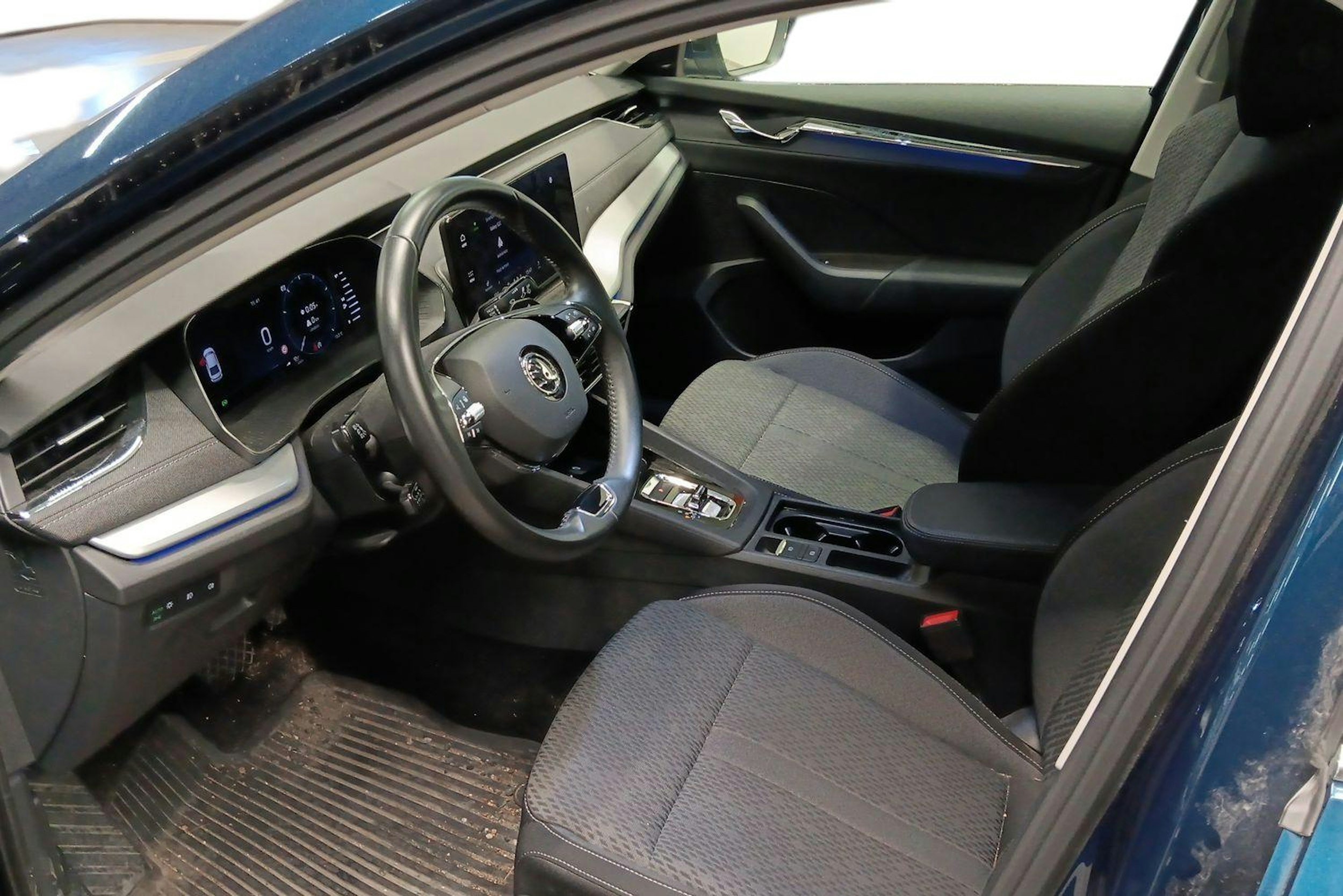 sininen Skoda Octavia 2022 kuva 3.
