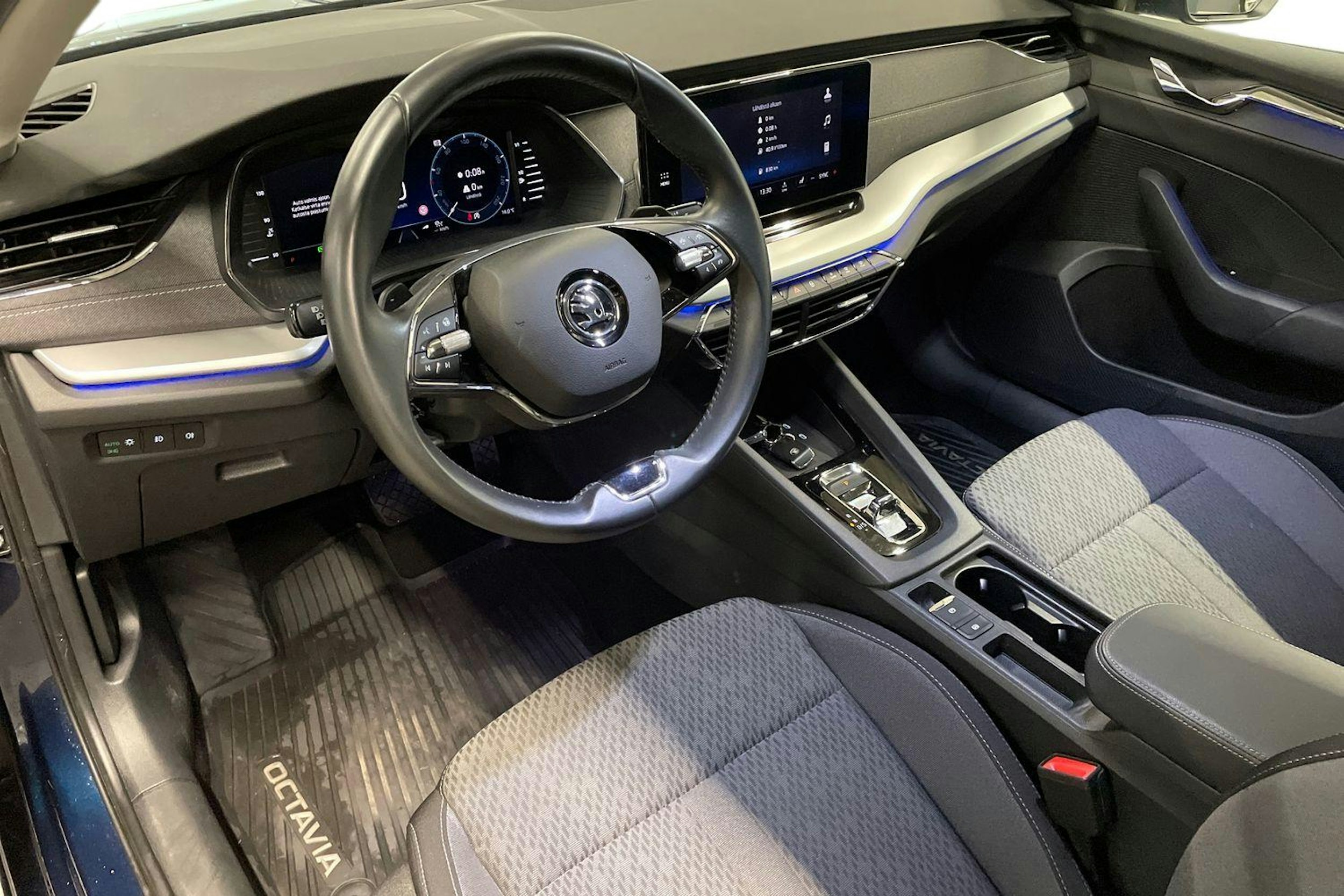 sininen Skoda Octavia 2022 kuva 7.