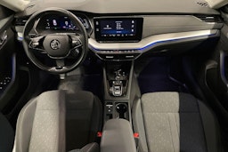 sininen Skoda Octavia 2022 kuva 9.