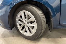 sininen Skoda Octavia 2022 kuva 13.
