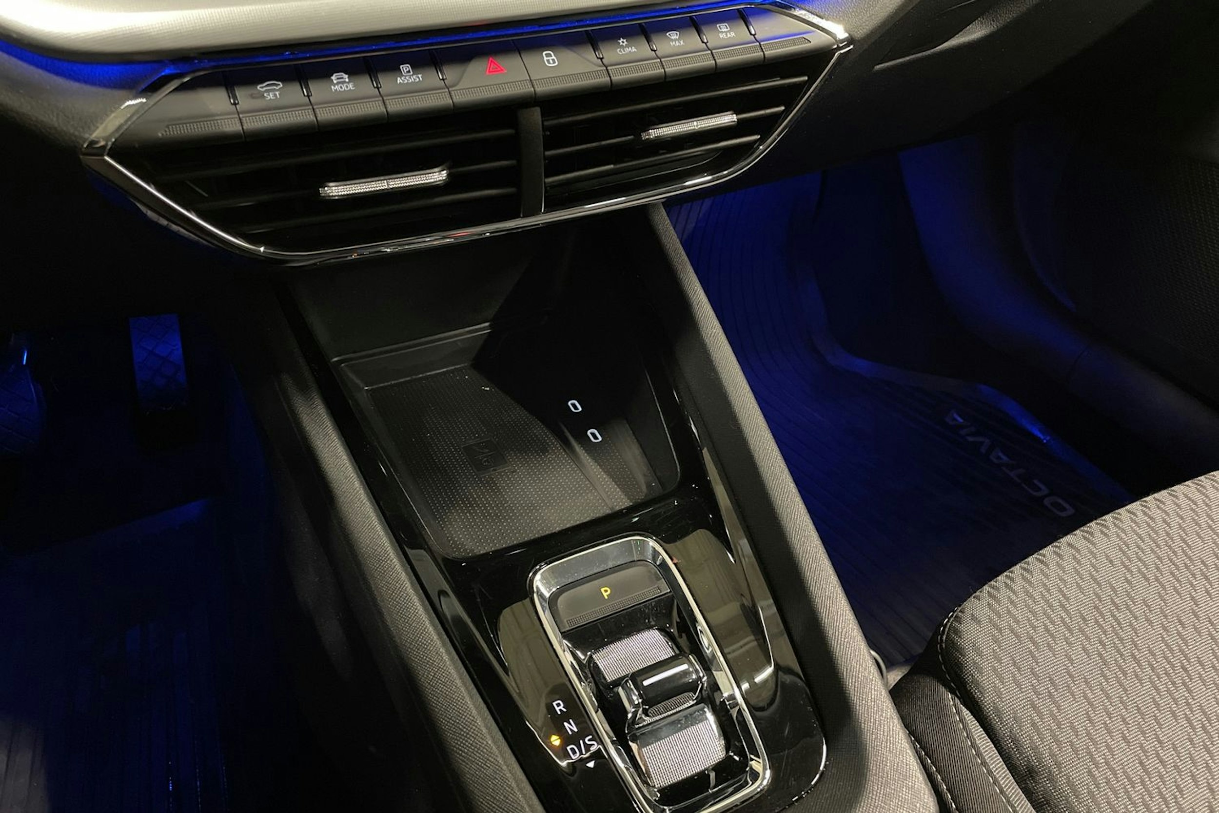 sininen Skoda Octavia 2022 kuva 25.
